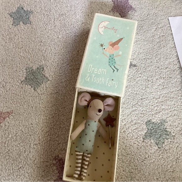 Mouse set pretty cute, comes with the hat - Picture 2 of 6